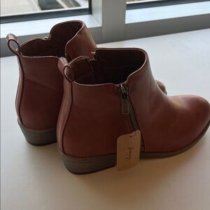 Elegant Tan Leather Ankle Booties
